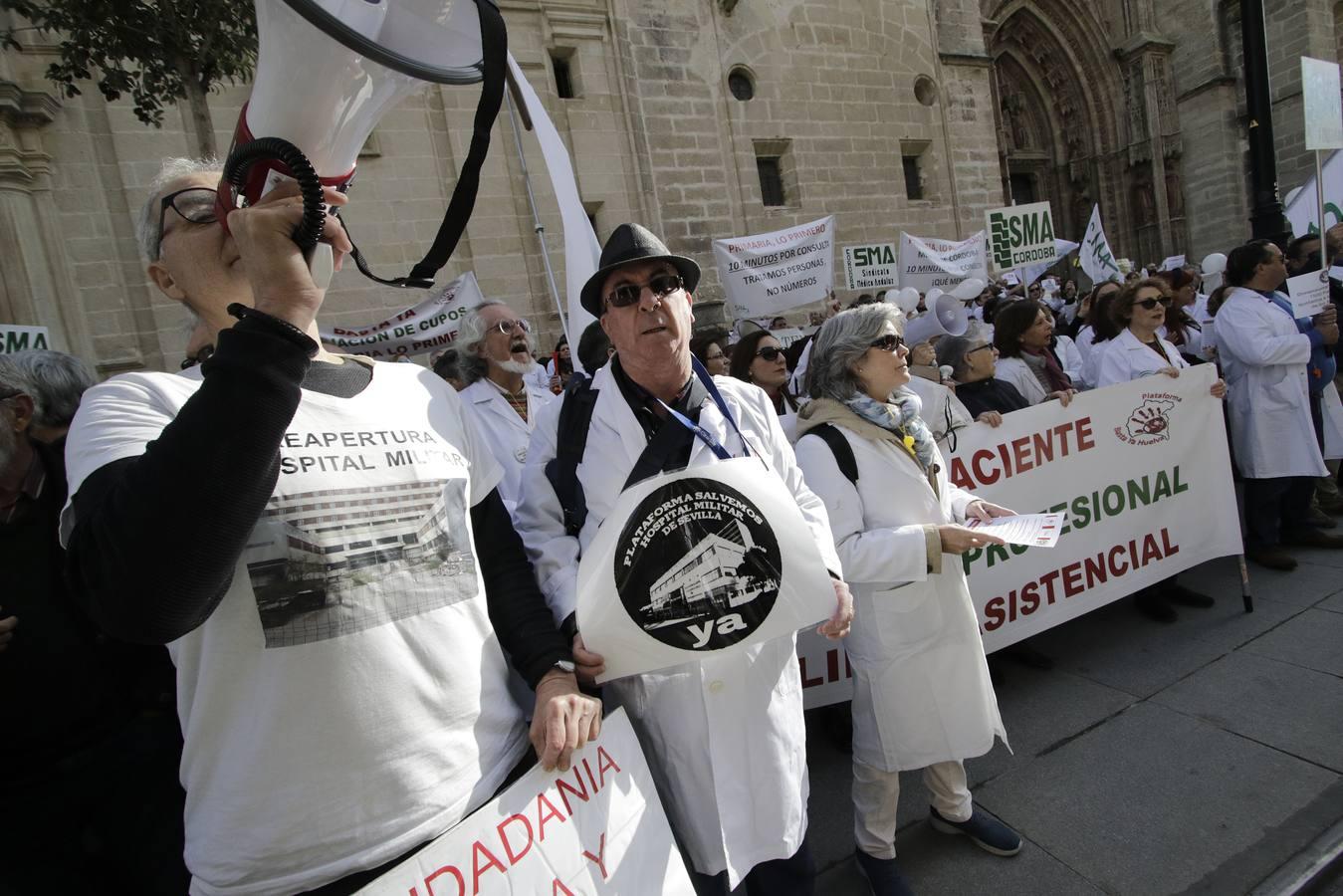 Los médicos salen a la calle para exigir medios y personal