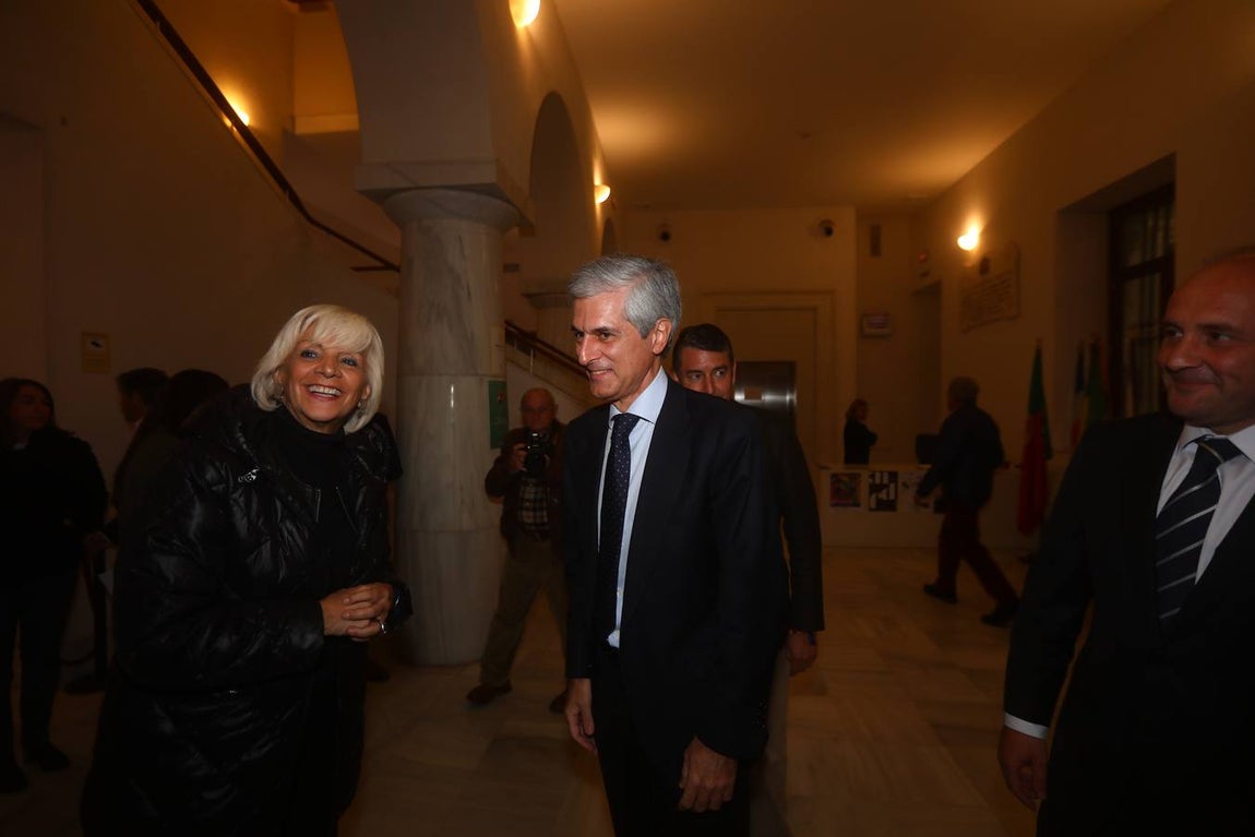 Adolfo Suárez Illana en las Tribunas populares con una charla coloquio en Cádiz