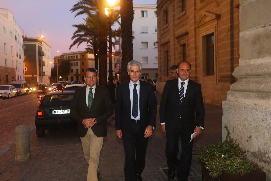 Adolfo Suárez Illana en las Tribunas populares con una charla coloquio en Cádiz