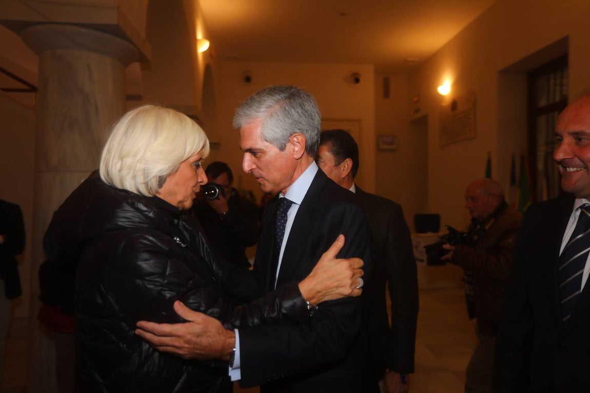 Adolfo Suárez Illana en las Tribunas populares con una charla coloquio en Cádiz