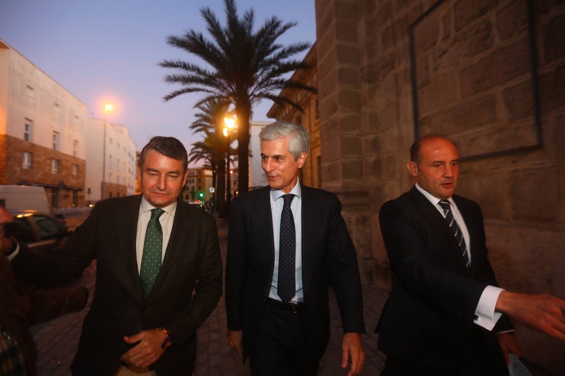 Adolfo Suárez Illana en las Tribunas populares con una charla coloquio en Cádiz