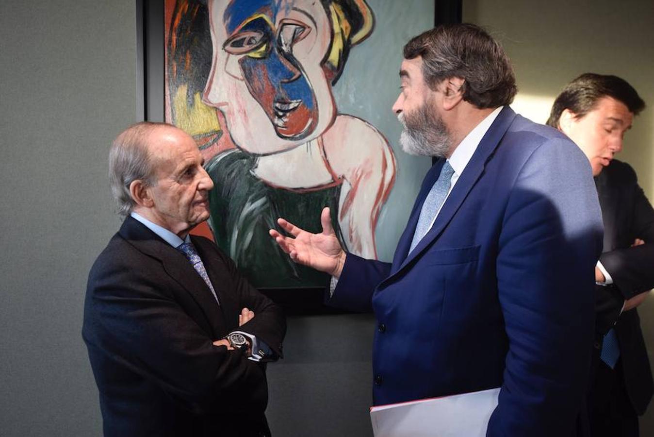 José María García conversa con Pedro García Cuartango antes de comenzar el acto. 