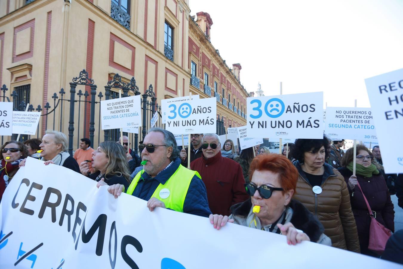 Los discapacitados denuncian las barreras con las que se encuentran en Sevilla