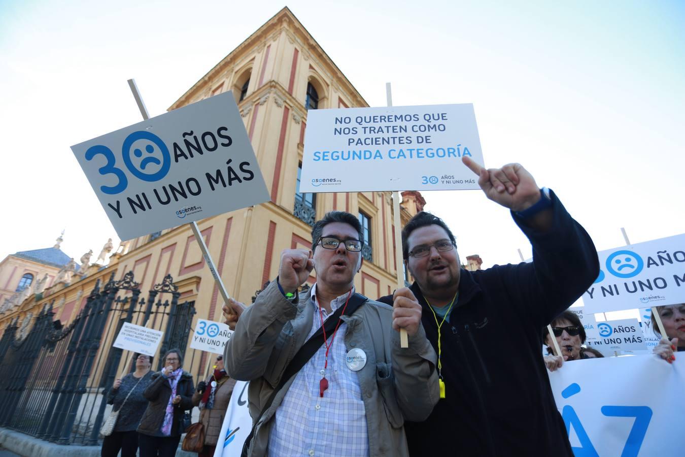 Los discapacitados denuncian las barreras con las que se encuentran en Sevilla