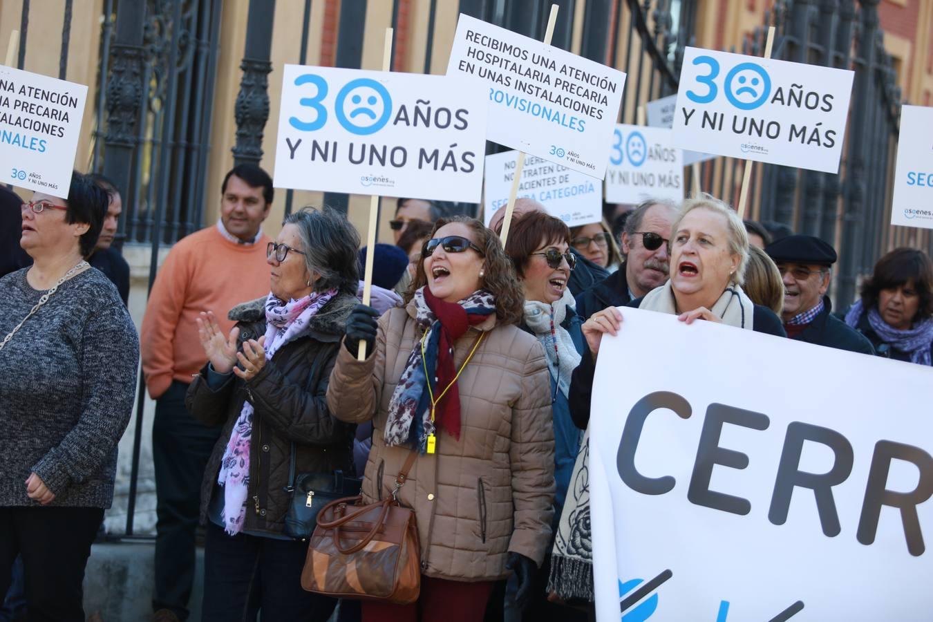 Los discapacitados denuncian las barreras con las que se encuentran en Sevilla