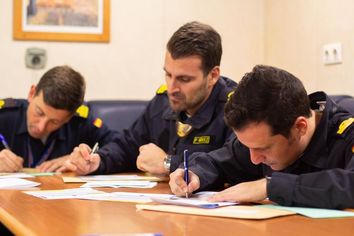 Los militares, los primeros en votar