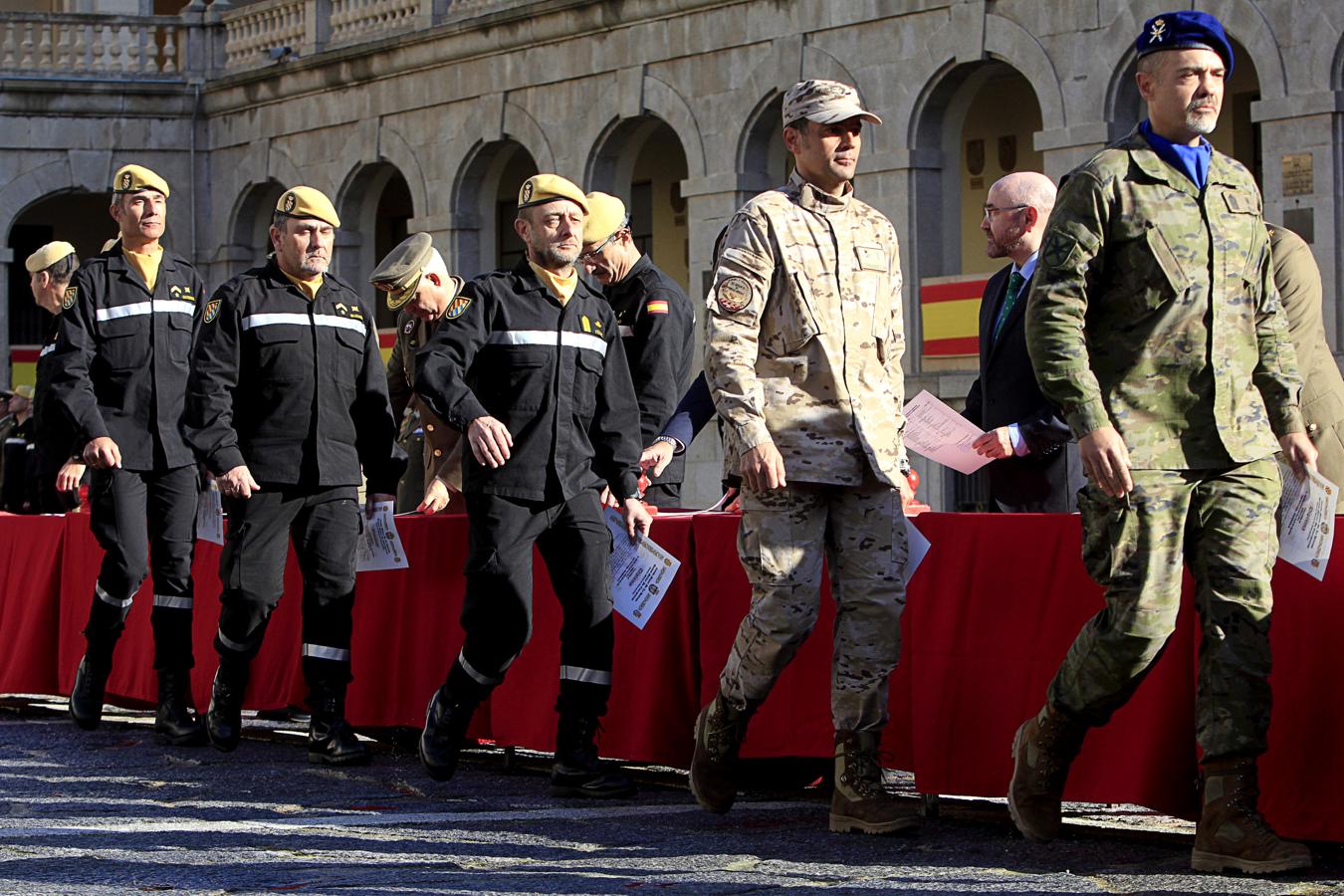 Clausura del curso básico de Emergencias de la UME en la Academia de Infantería