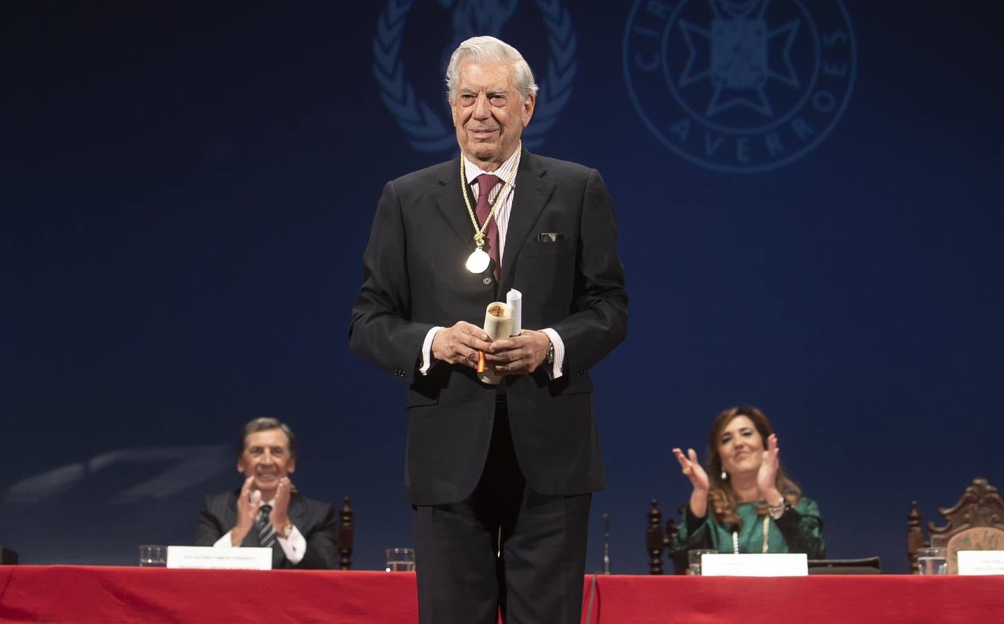 Mario Vargas Llosa en la entrega de los Premios Averroes, en imágenes