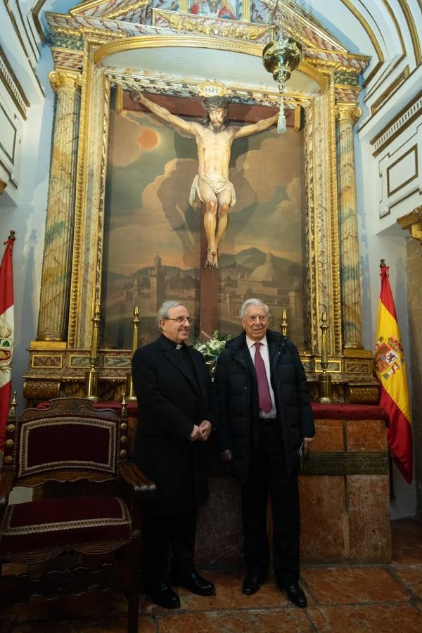 La visita de Vargas Llosa a la Mezquita-Catedral de Córdoba, en imágenes