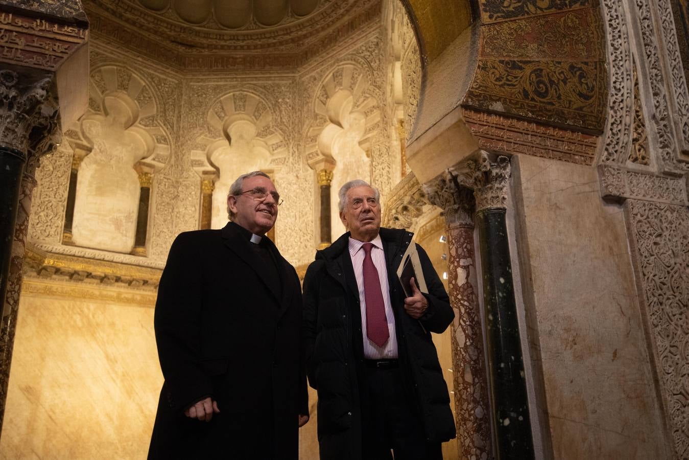 La visita de Vargas Llosa a la Mezquita-Catedral de Córdoba, en imágenes