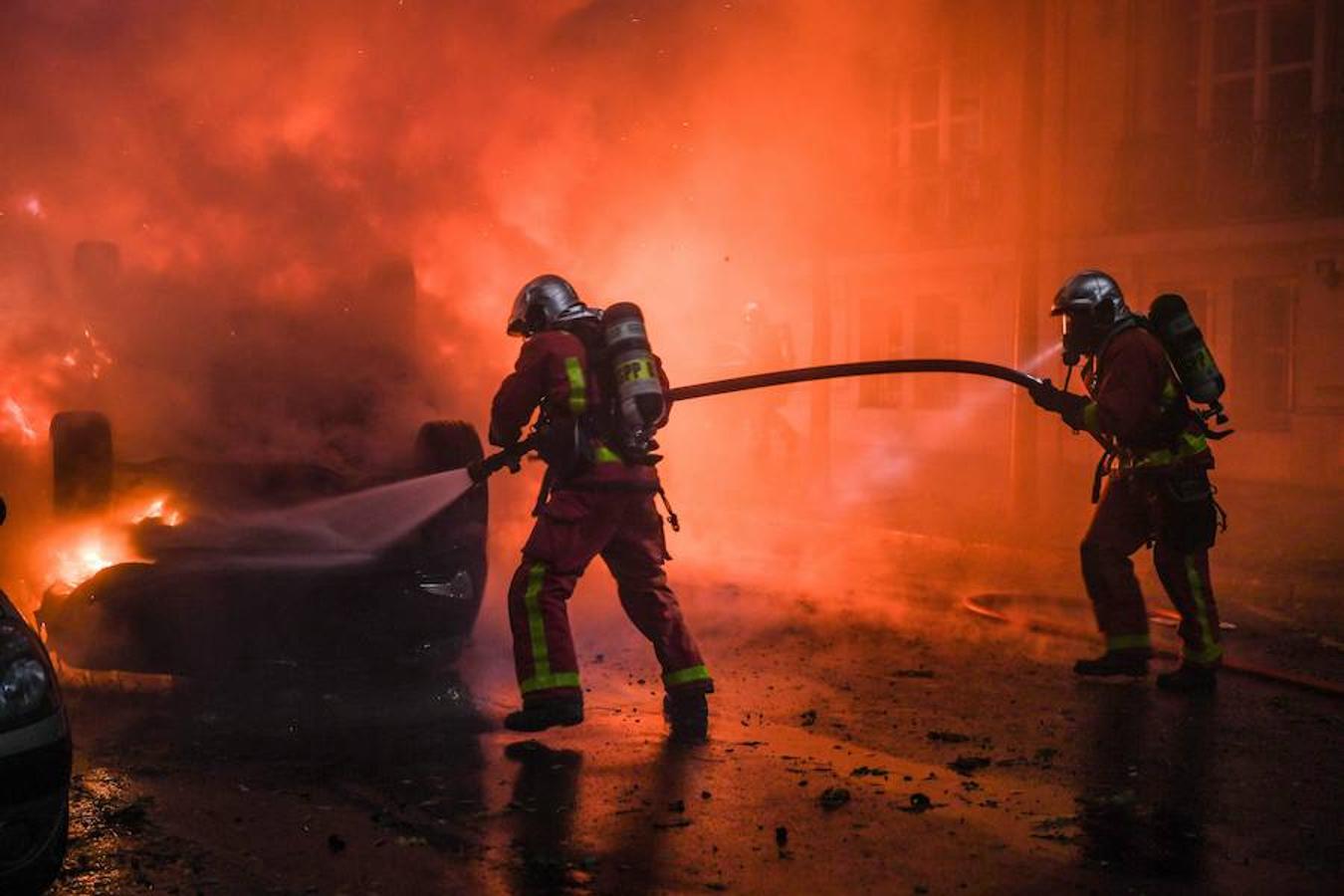 Los «chalecos amarillos» han protagonizado diversos enfrentamientos con la Policía. 