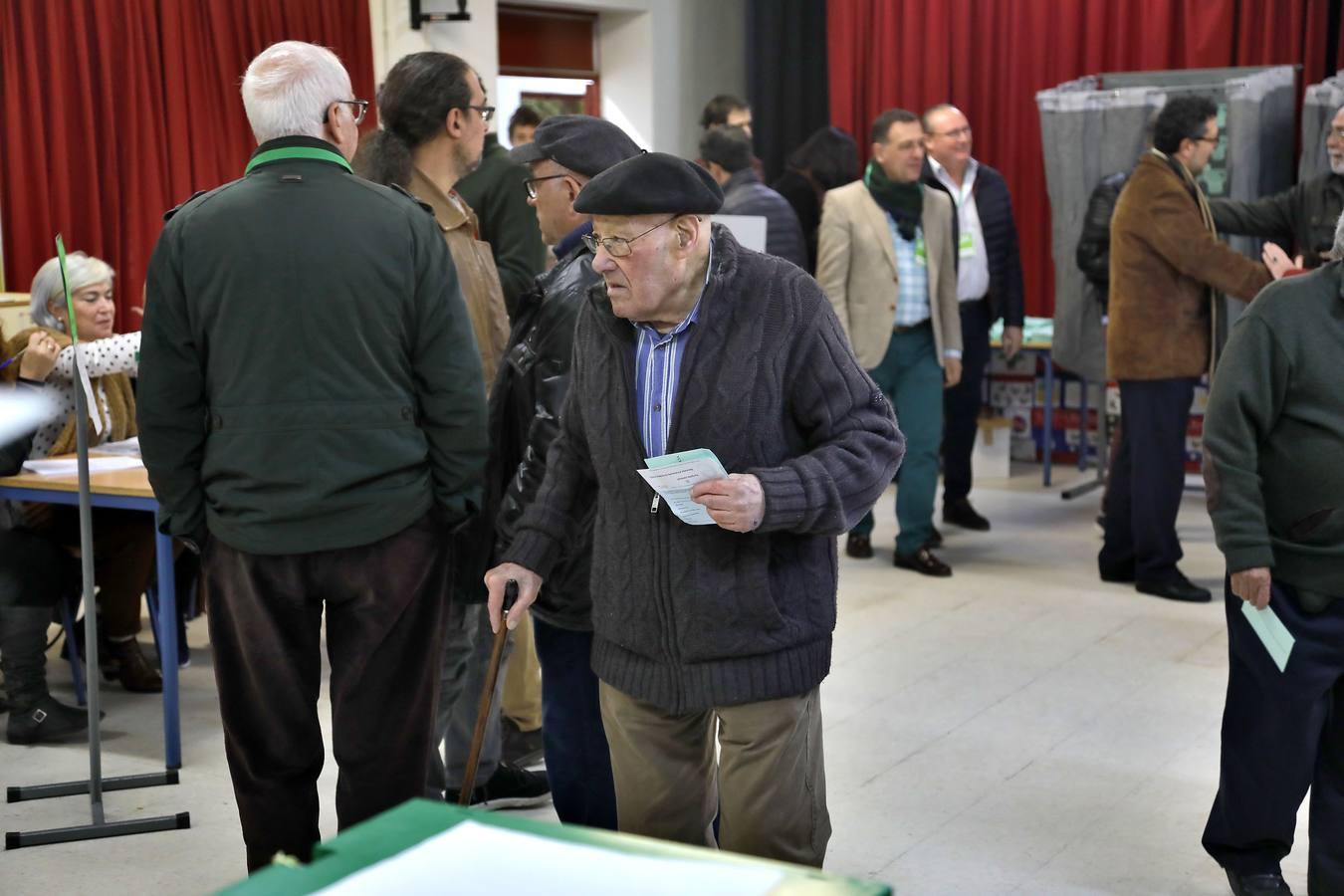 En imágenes, el ambiente de los colegios electorales en las elecciones andaluzas 2018