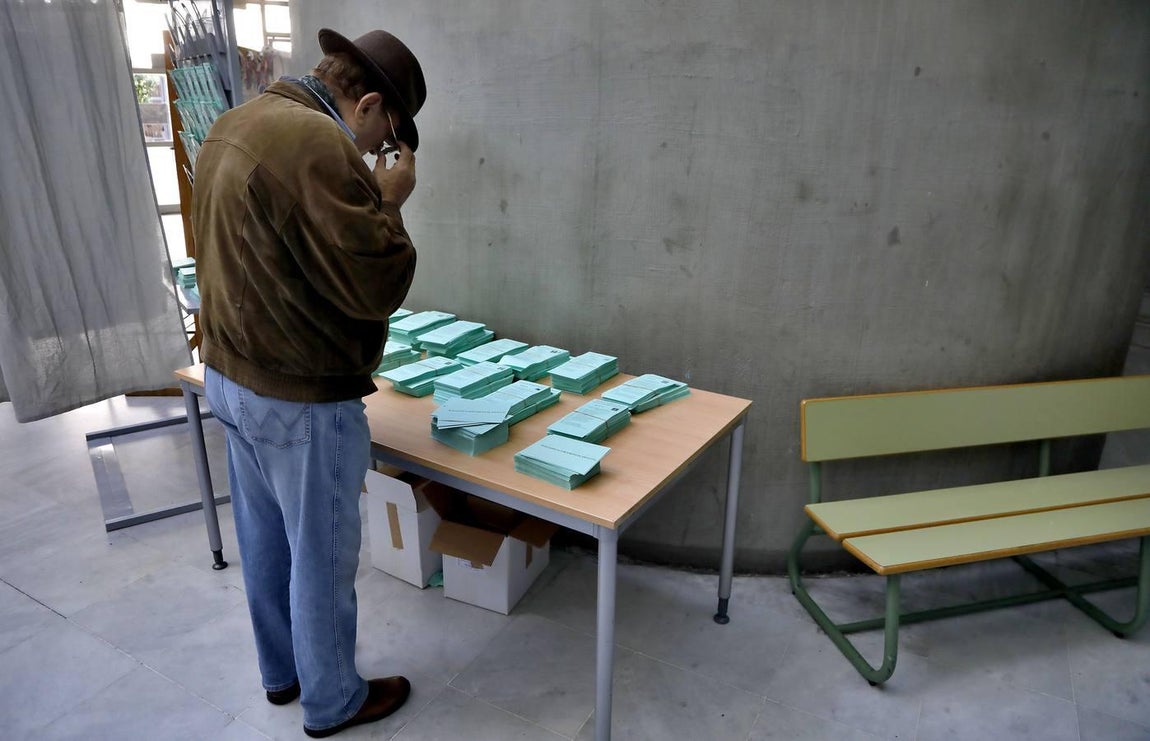 En imágenes, el ambiente de los colegios electorales en las elecciones andaluzas 2018