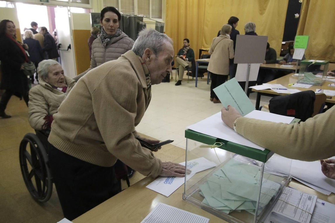 En imágenes, el ambiente de los colegios electorales en las elecciones andaluzas 2018