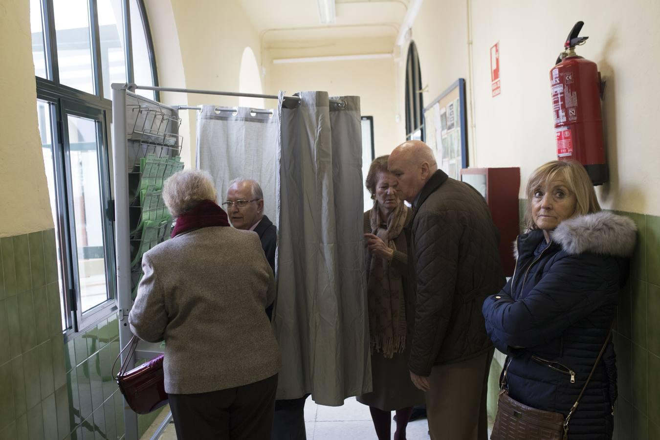 En imágenes, el ambiente de los colegios electorales en las elecciones andaluzas 2018