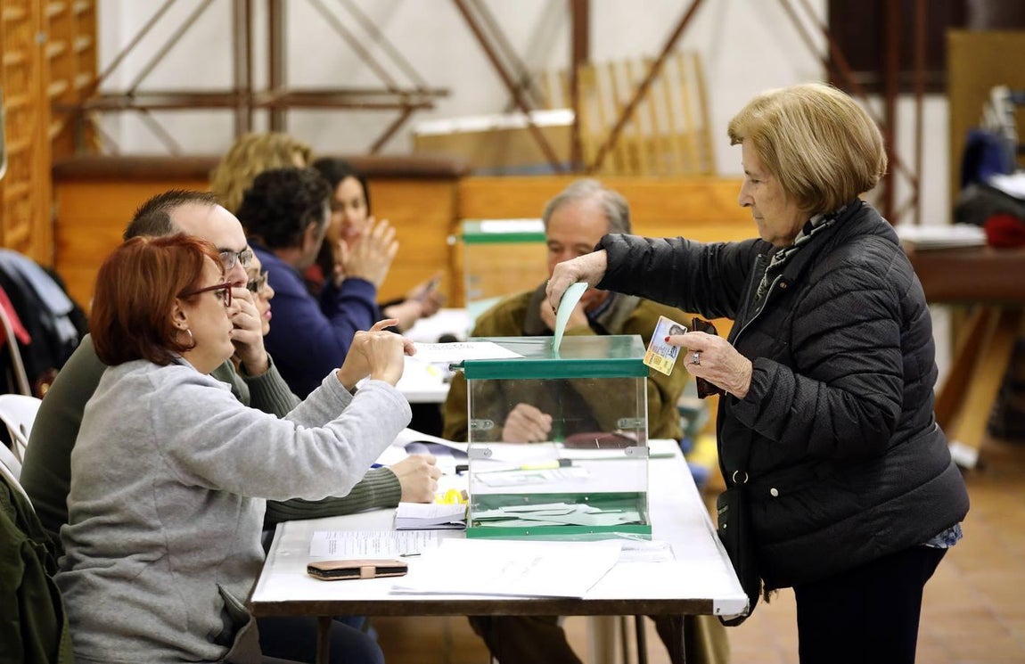 En imágenes, el ambiente de los colegios electorales en las elecciones andaluzas 2018