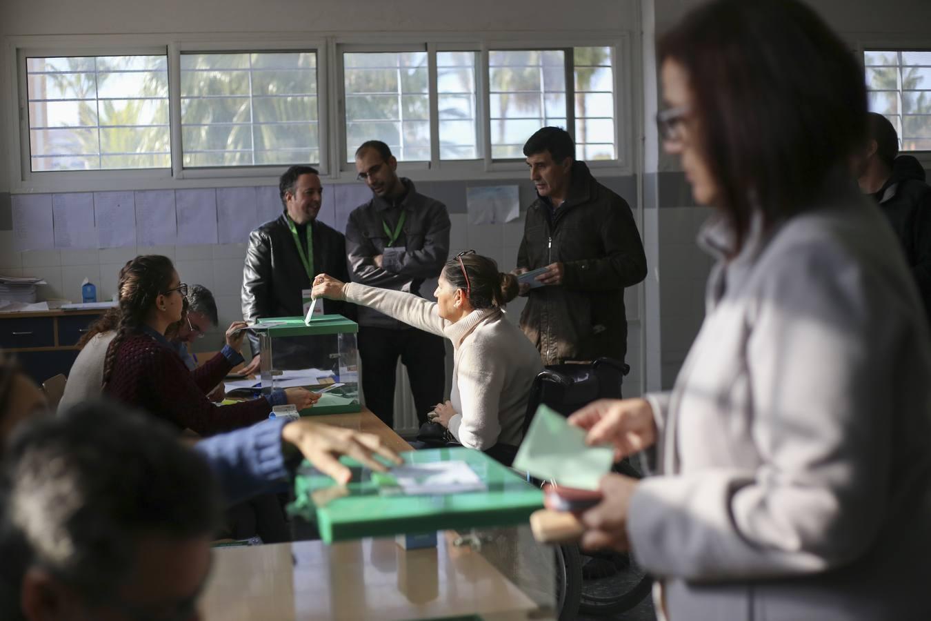 En imágenes, el ambiente de los colegios electorales en las elecciones andaluzas 2018