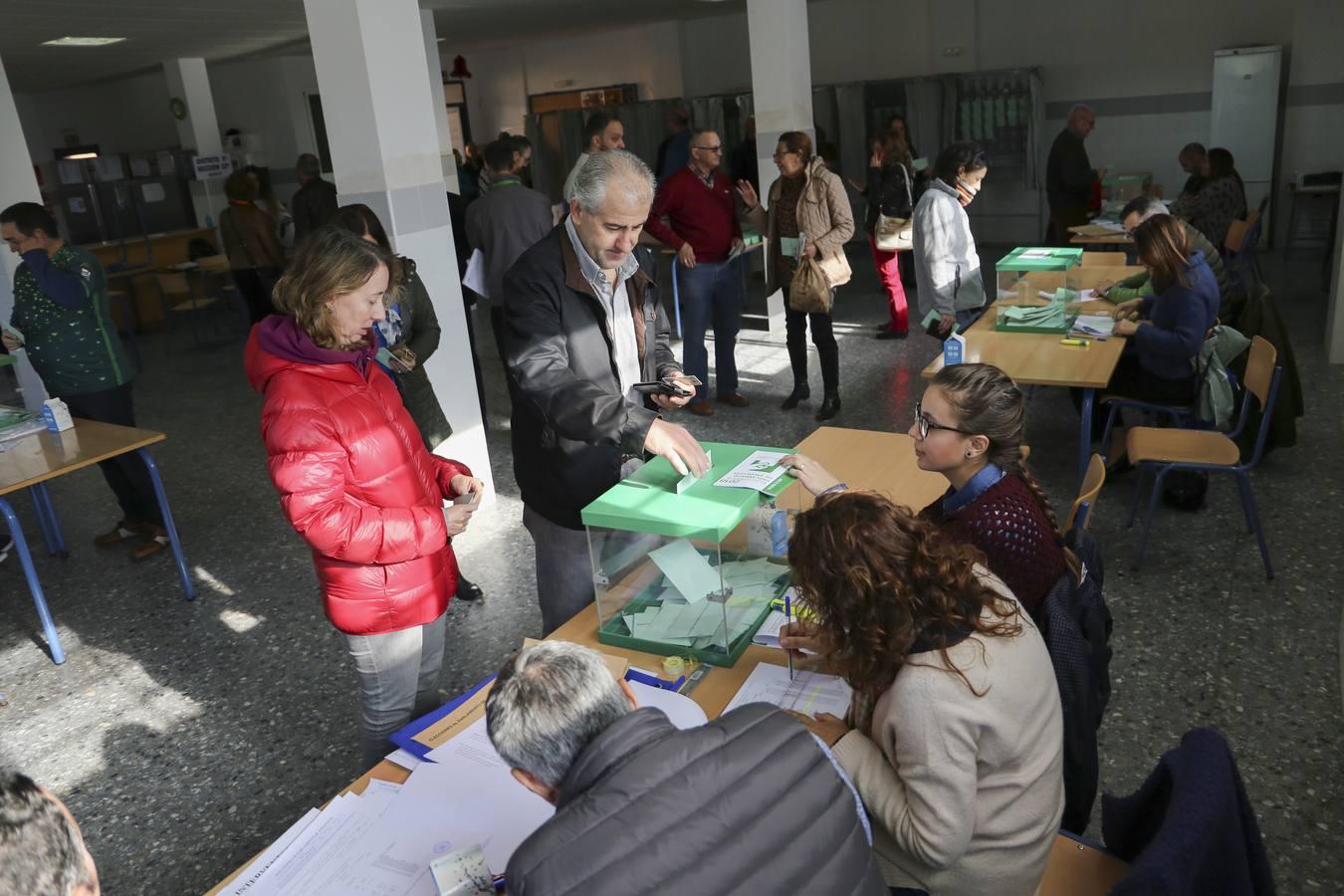 En imágenes, el ambiente de los colegios electorales en las elecciones andaluzas 2018