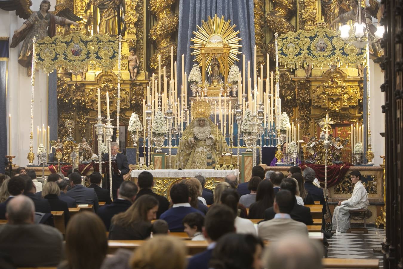 La bendición de la nueva bambalina de la Virgen de la Trinidad de Córdoba, en imágenes