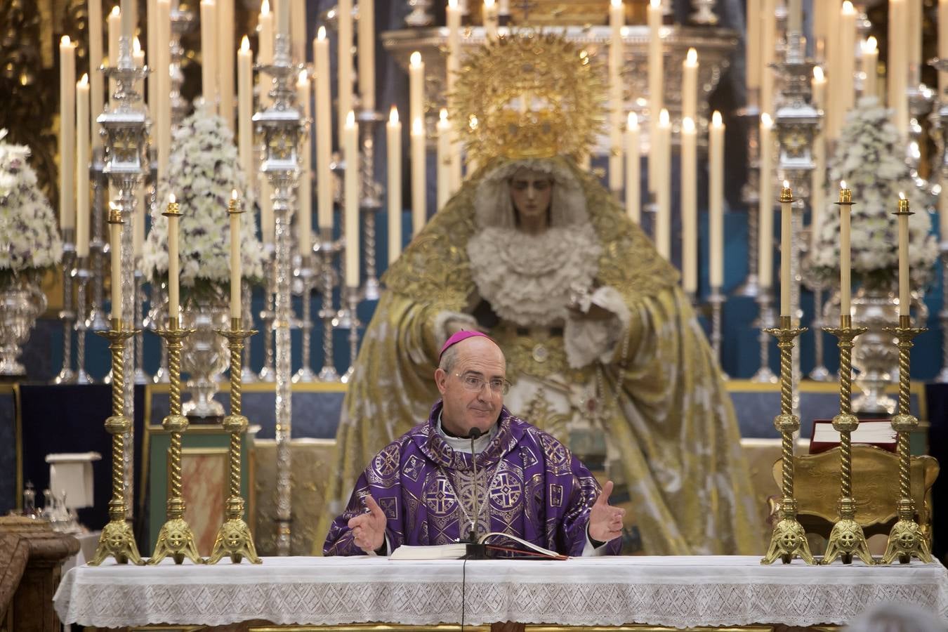 La bendición de la nueva bambalina de la Virgen de la Trinidad de Córdoba, en imágenes