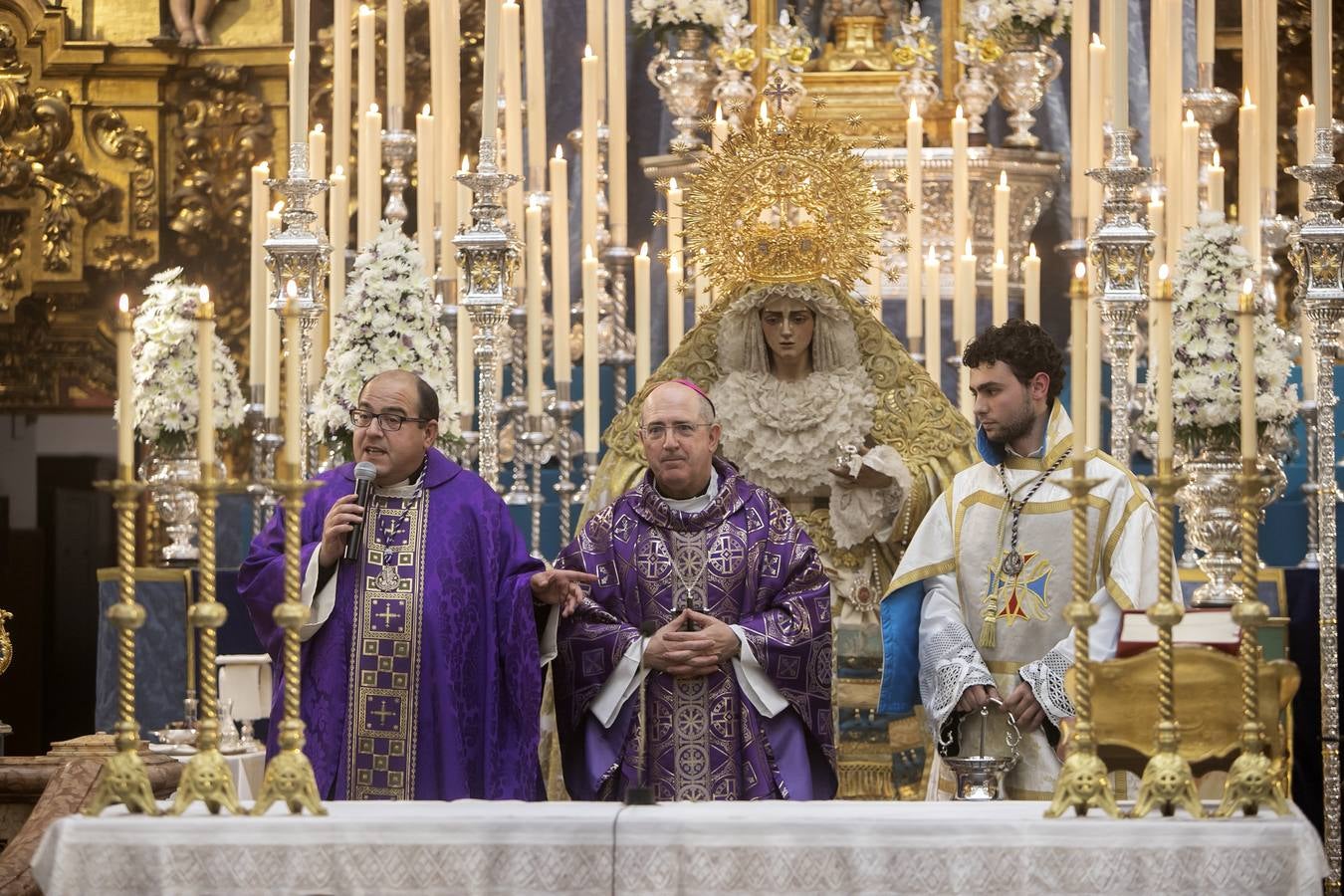 La bendición de la nueva bambalina de la Virgen de la Trinidad de Córdoba, en imágenes