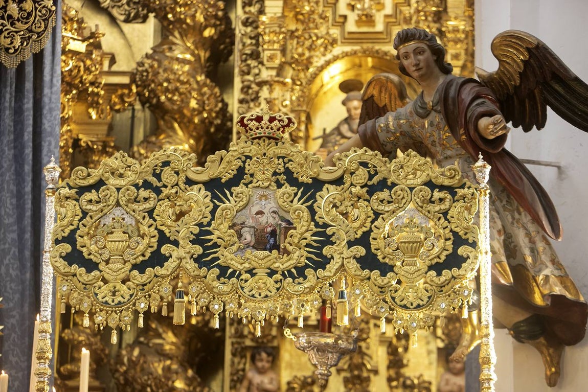La bendición de la nueva bambalina de la Virgen de la Trinidad de Córdoba, en imágenes