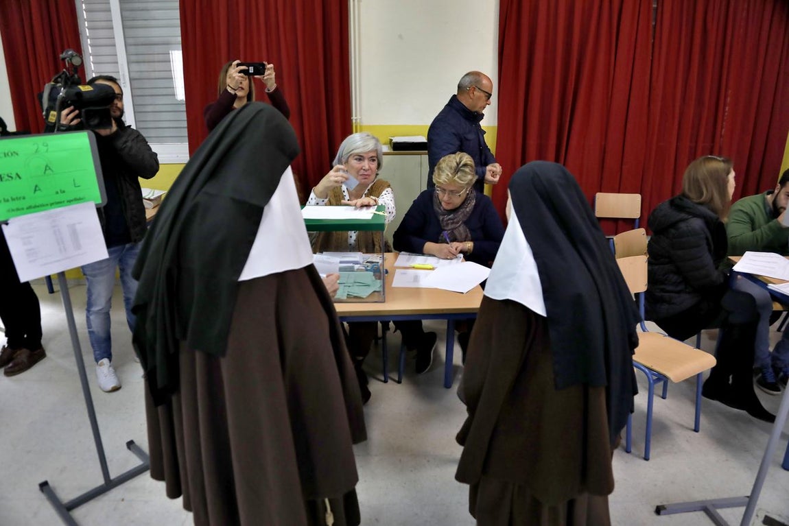 En imágenes, el ambiente de los colegios electorales en las elecciones andaluzas 2018
