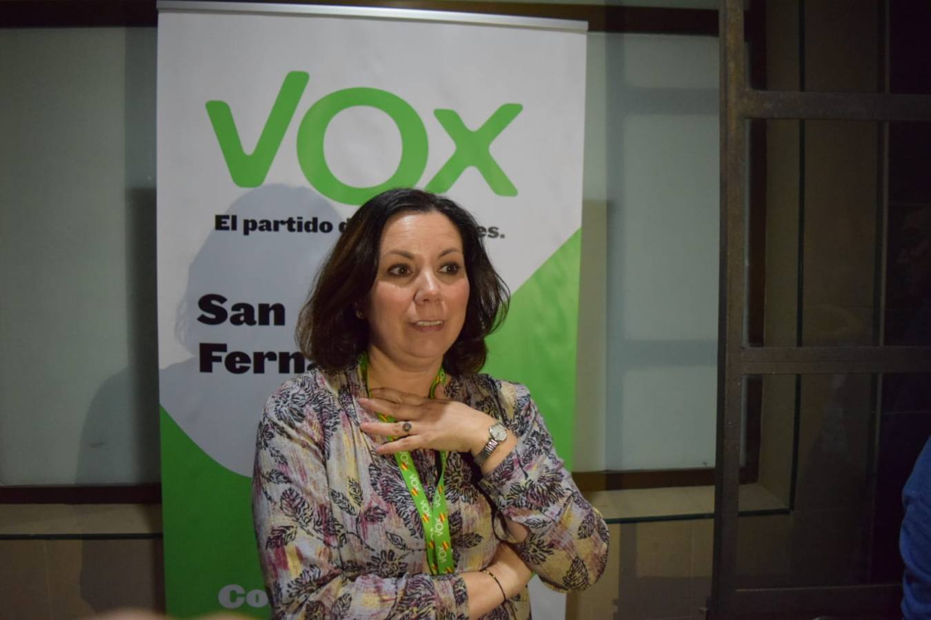 Vox Cádiz celebra con mucha energía y poca luz sus resultados en Andalucía