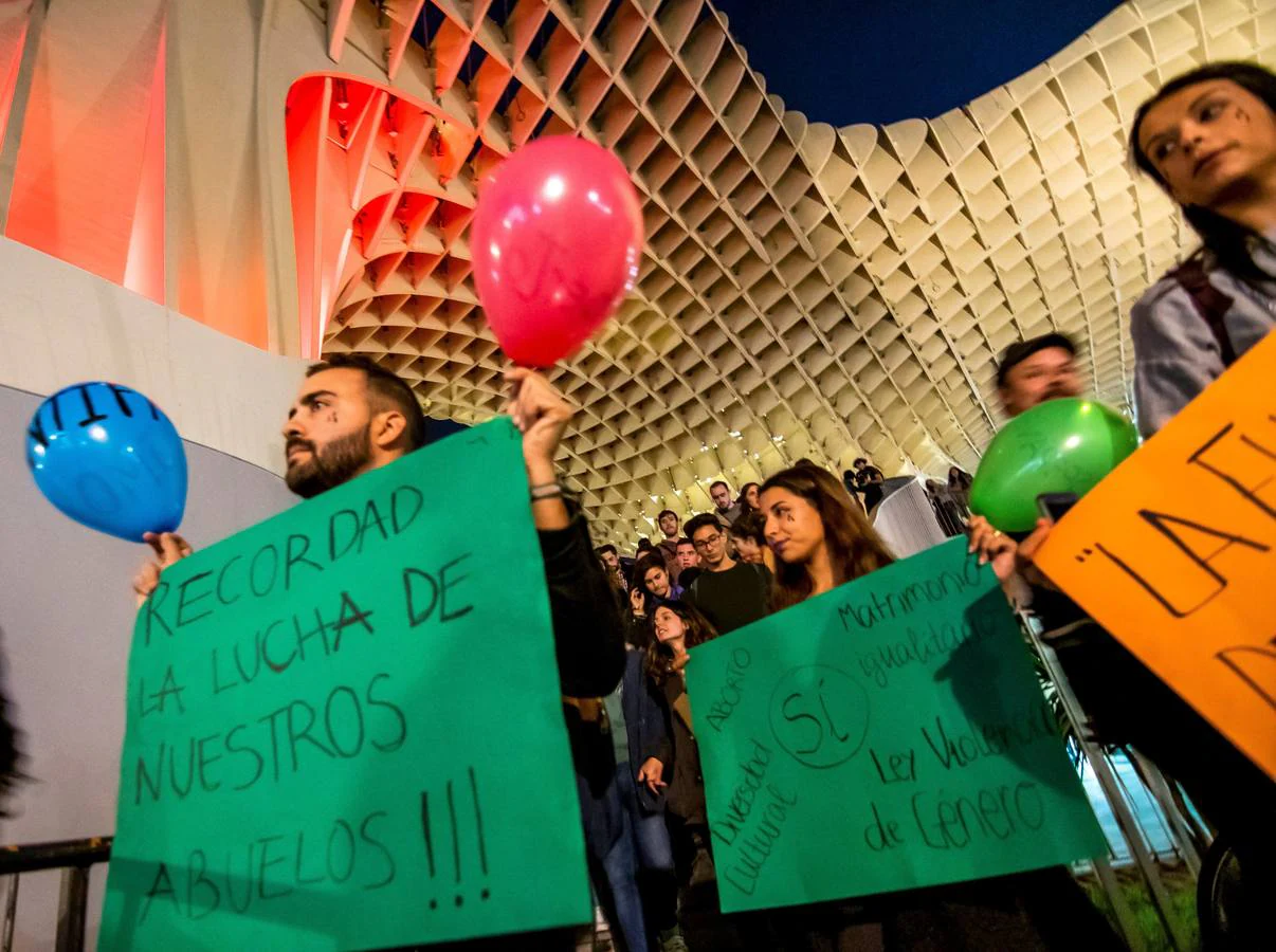 Las imágenes de la manifestación contra VOX en Sevilla