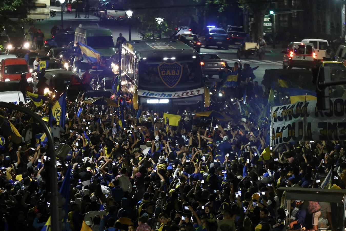 Boca, rumbo a Madrid: memorable despedida de su hinchada