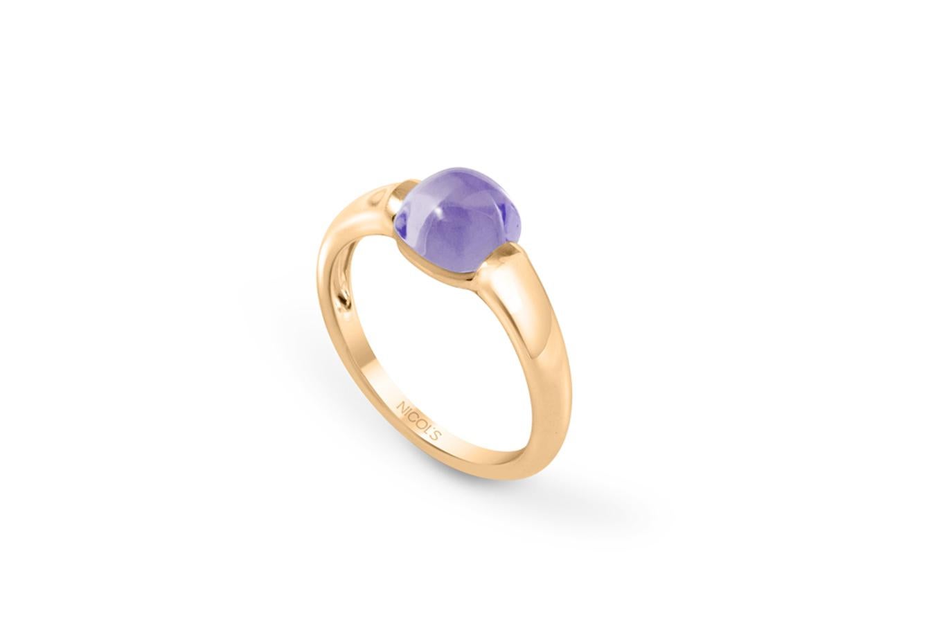 Nicols. Anillo realizado en oro rosa con amatista facetada como piedra central. (Precio: 660 €)