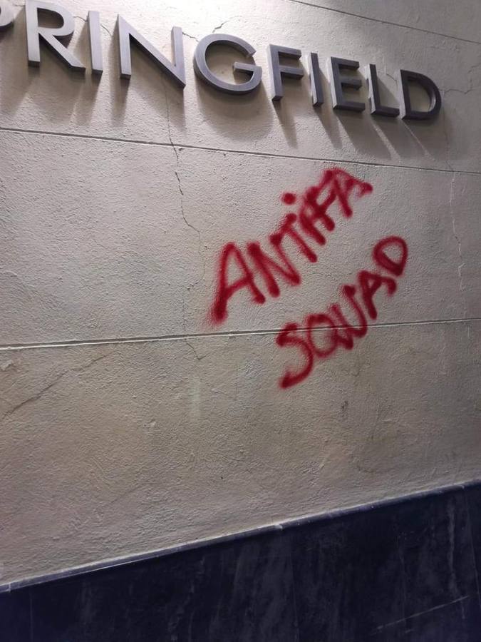 Fotos: Disturbios y cargas en la marcha contra Vox en Cádiz