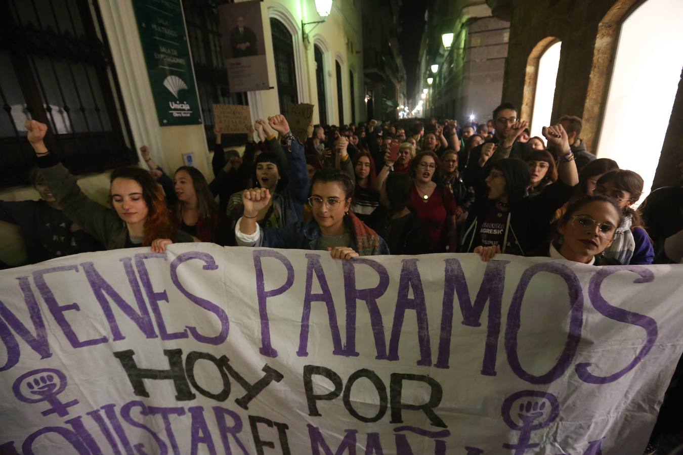 Fotos: Disturbios y cargas en la marcha contra Vox en Cádiz