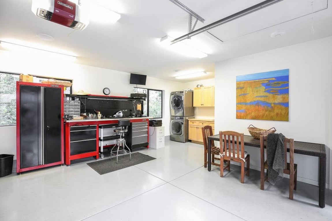 Amplitud de las estancias. Tampoco faltan las zonas de trabajo y lavandería en la que las dimensiones siguen la tónica general del resto de las estancias.