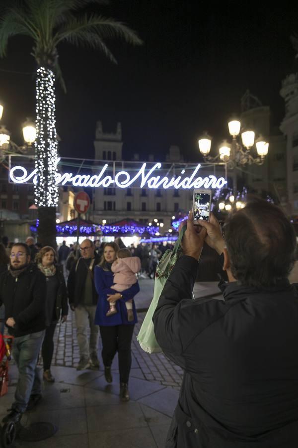 El ambiente del puente de la Inmaculada en Córdoba, en imágenes