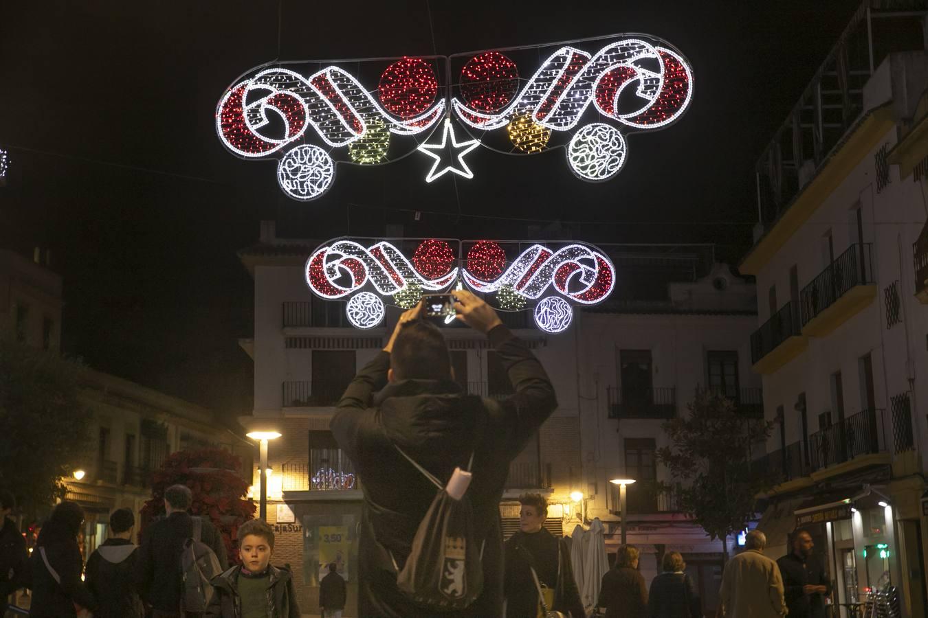 El ambiente del puente de la Inmaculada en Córdoba, en imágenes