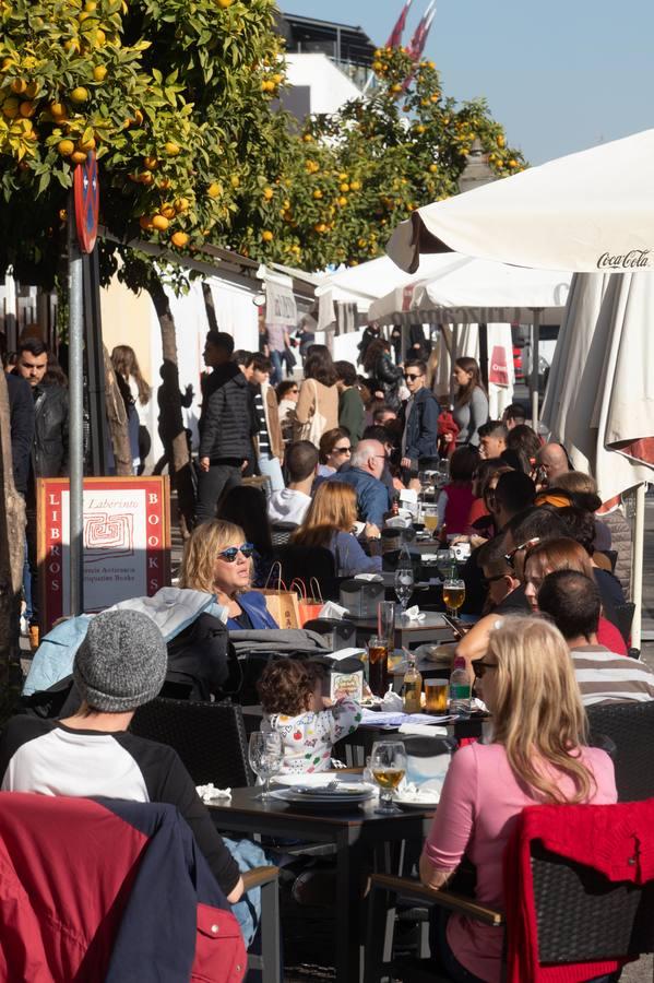 El ambiente del puente de la Inmaculada en Córdoba, en imágenes