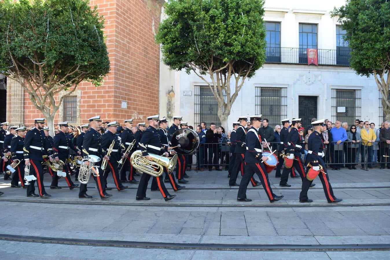 San Fernando realiza un solemne izado de la Bandera Nacional