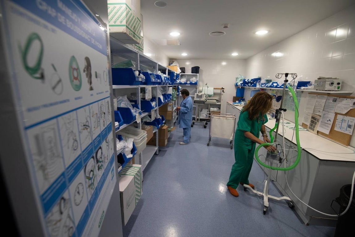 El día a día en la UCI del Reina Sofía de Córdoba, en imágenes