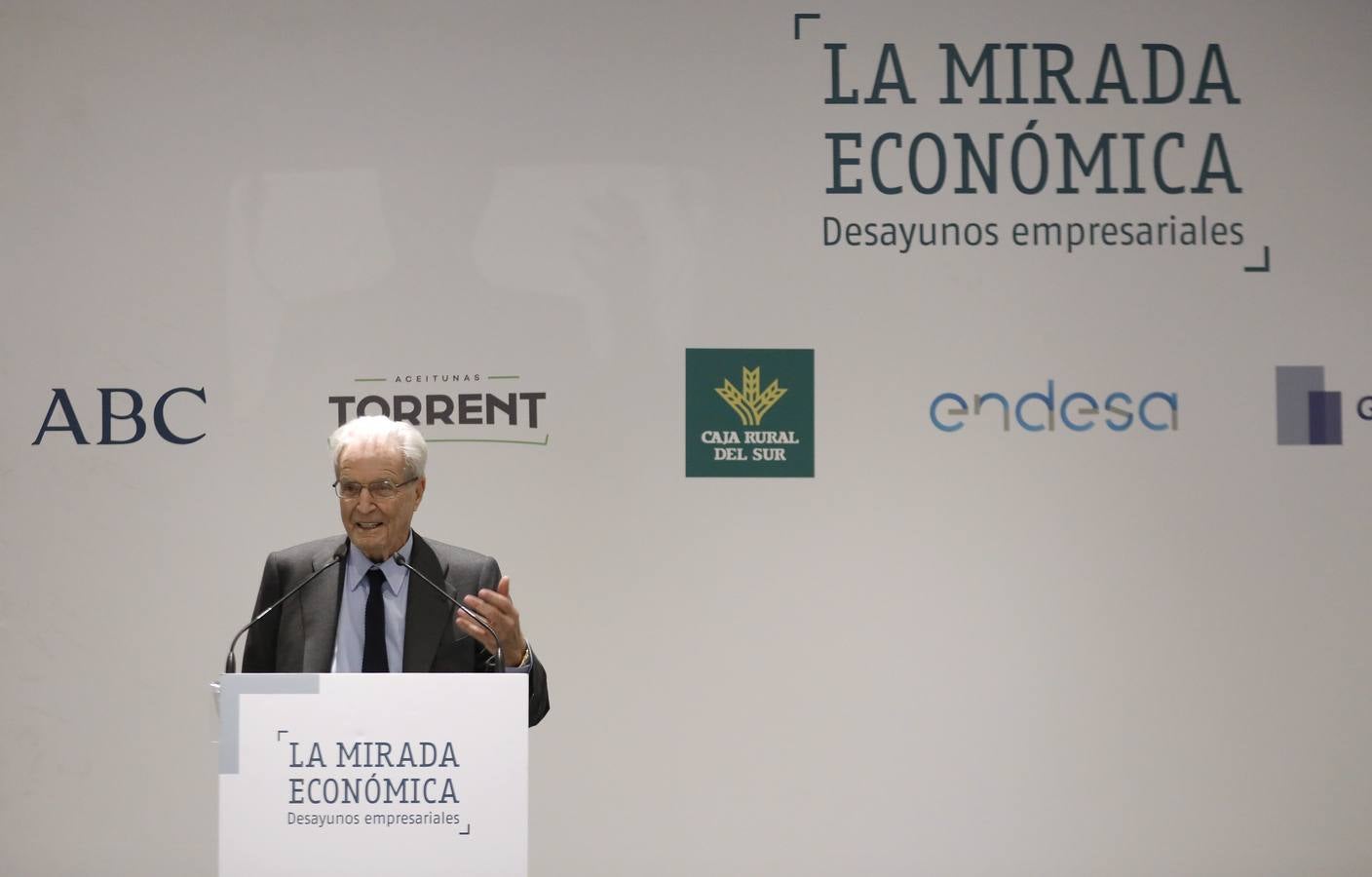 La conferencia de Garrigues Walker en Córdoba, en imágenes