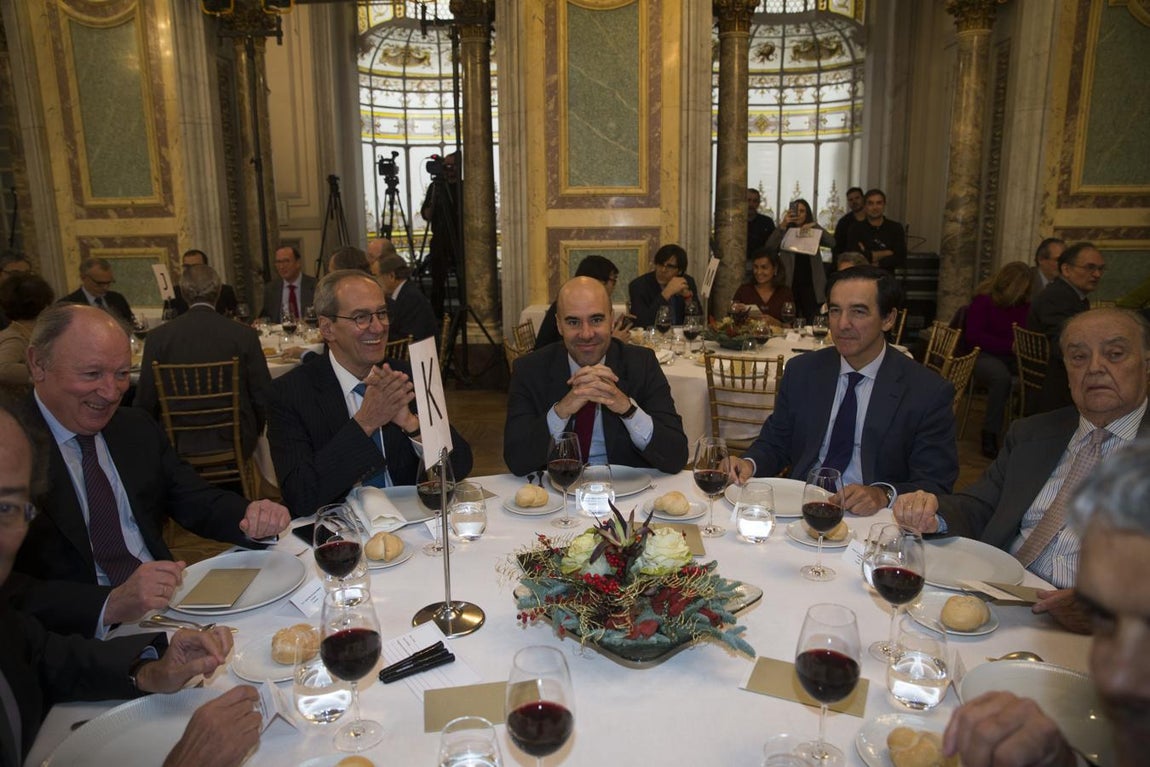 Más asistentes al encuentro informativo organizado por ABC. 