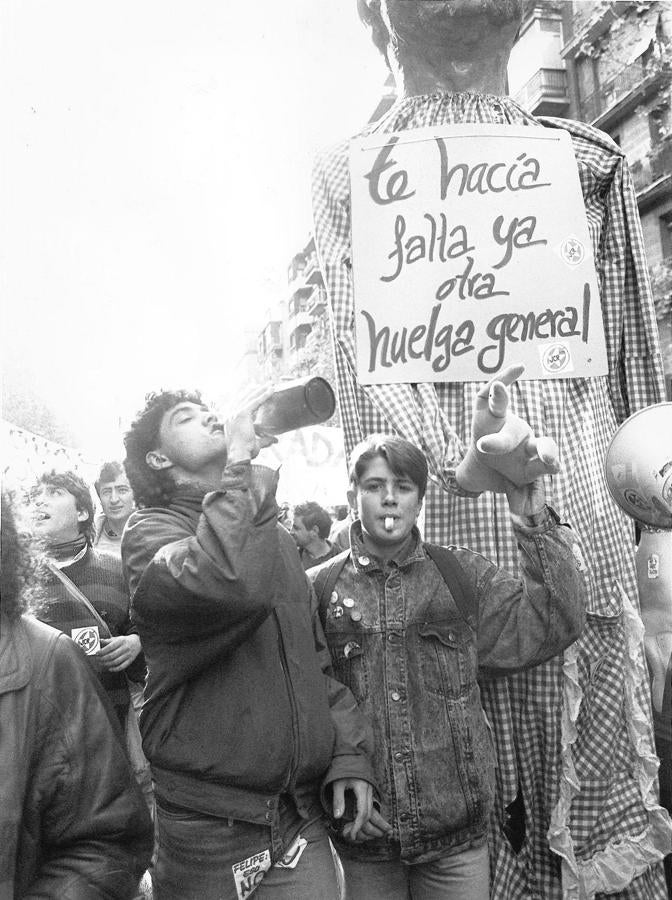 El 15 de diciembre de 1988, Felipe González no tuvo más remedio que reconocer el «éxito político» de la huelga general para los sindicatos. Cerca de ocho millones de personas (el 90% de la población activa) secundaron el paro contra el plan de empleo juvenil del Gobierno y su política económica. 