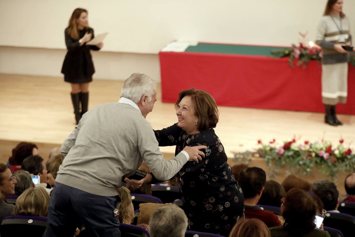 La despedida a más de 200 jubilados del Hospital Reina Sofía, en imágenes