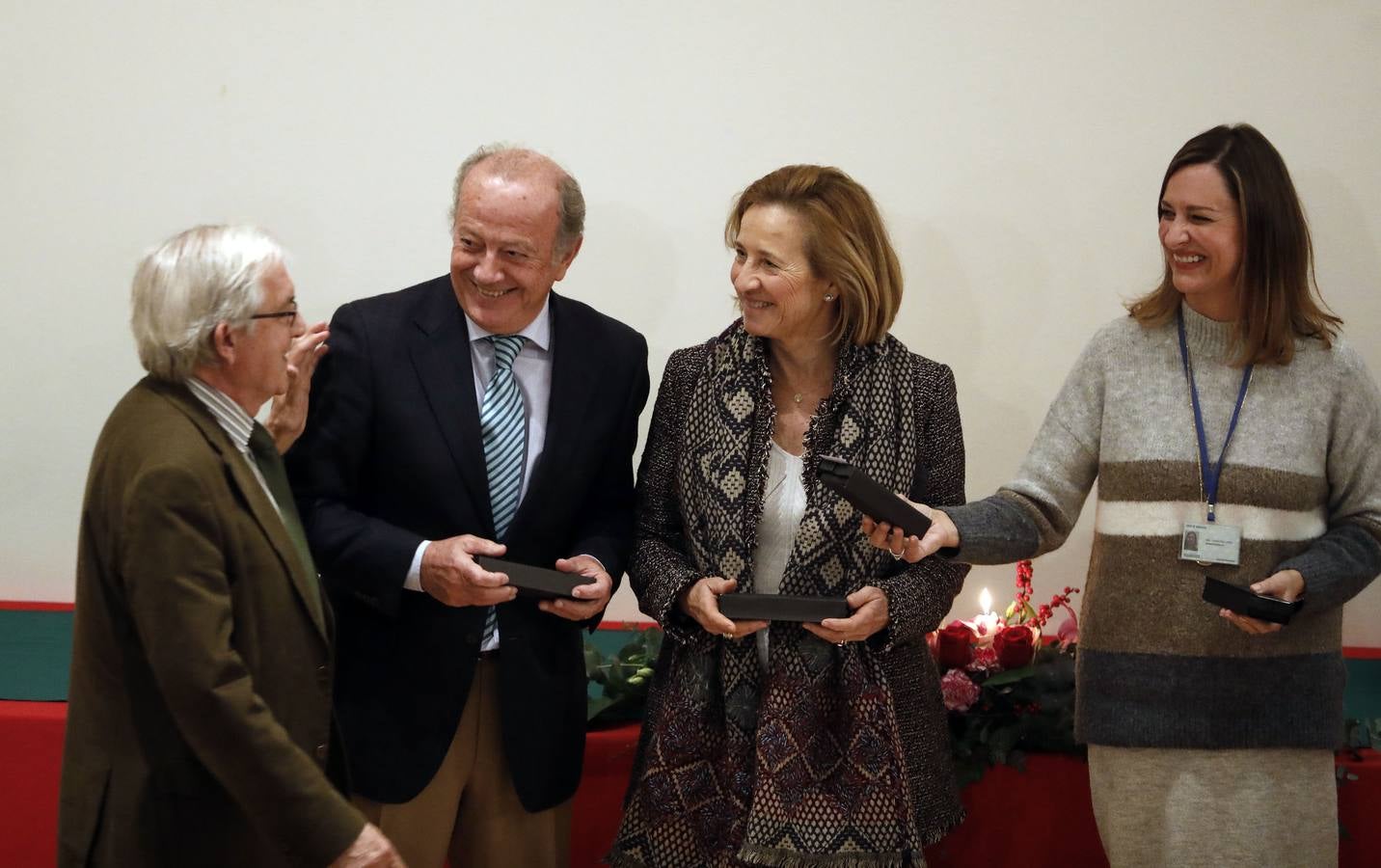 La despedida a más de 200 jubilados del Hospital Reina Sofía, en imágenes