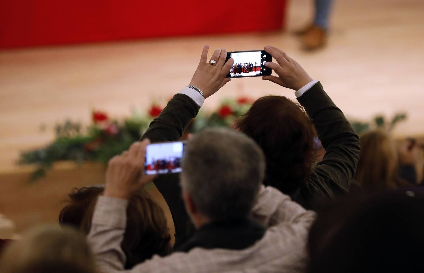 La despedida a más de 200 jubilados del Hospital Reina Sofía, en imágenes