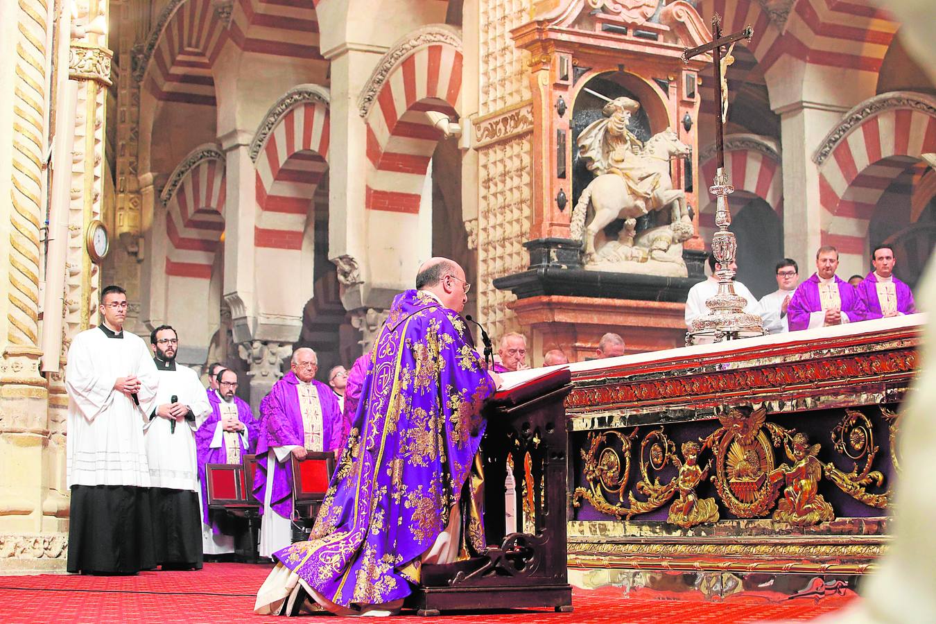 La despedida del obispo de Guadix de la Diócesis de Córdoba, en imágenes