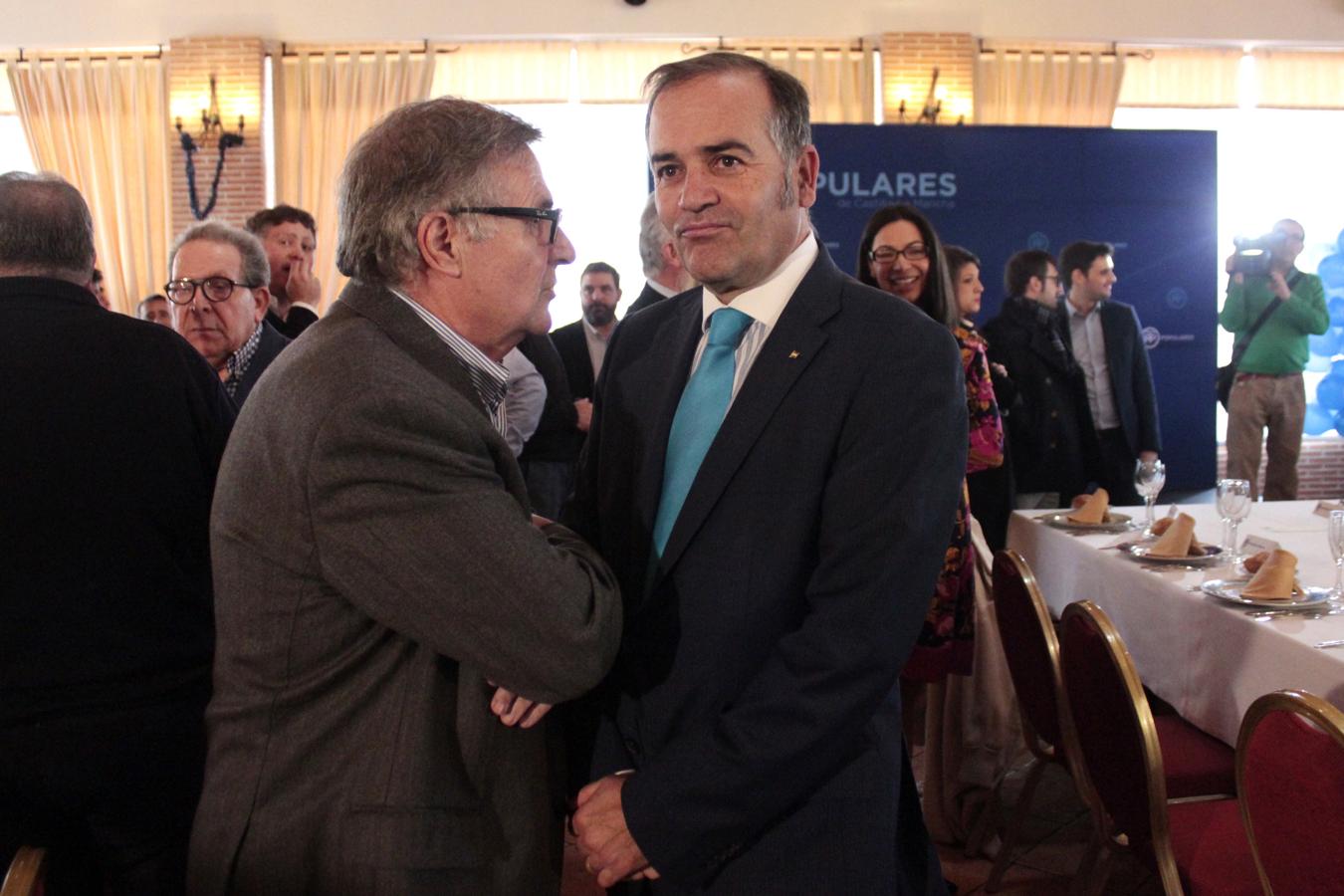 Arturo García-Tizón con el presidente provincial del PP, José Julián Gregorio. 