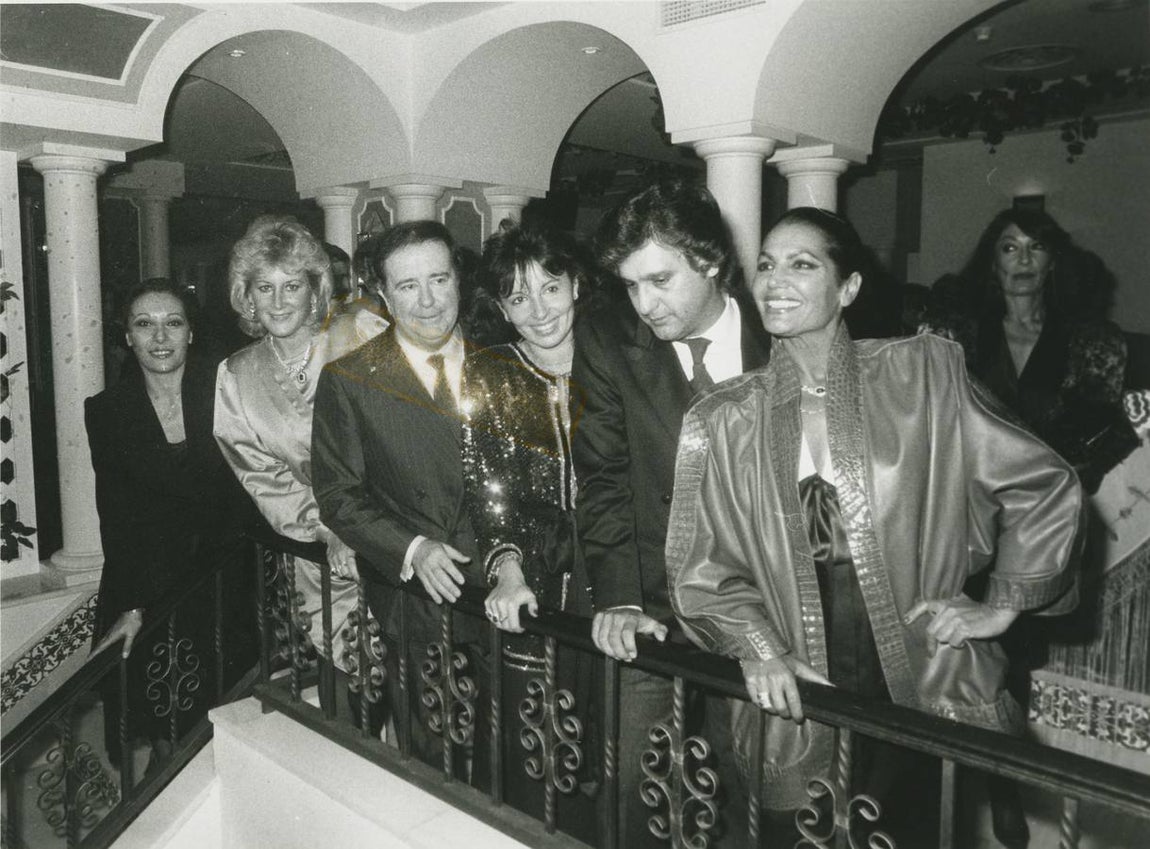 Chiquetete, junto a reconocidos peridiostas de la época como José María Uribarri