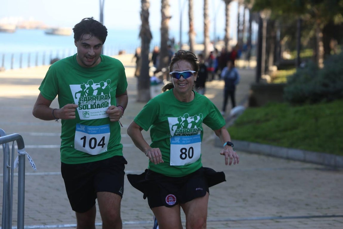 FOTOS: I Carrera solidaria en Cádiz por los Derechos Humanos