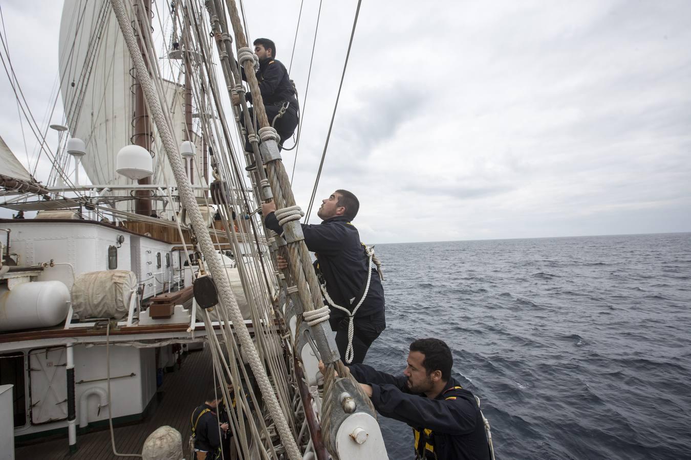 En imágenes: El Juan Sebastián de Elcano se adiestra para su nuevo crucero de instrucción